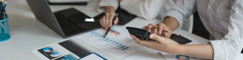 German HTA evidence synthesis: analysts reviewing meta-analysis charts
