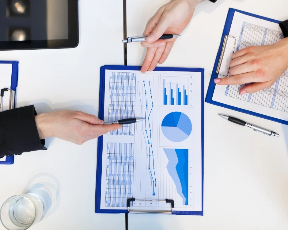 What is the Bayesian random-effects meta-analysis model for normal data