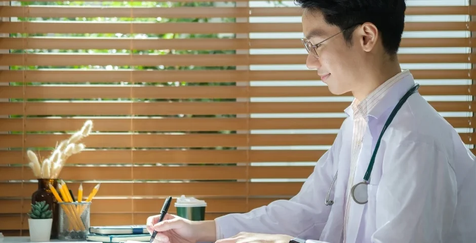 Cross-sectional research on professional medical writing support and the standard of reporting for randomized controlled trials