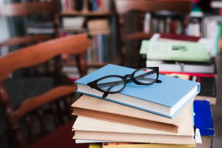 pile-books-bookstore